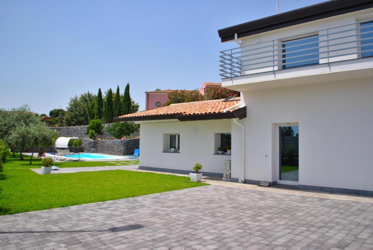 Villa Dedalisa By Holidayngo Acireale Exterior photo