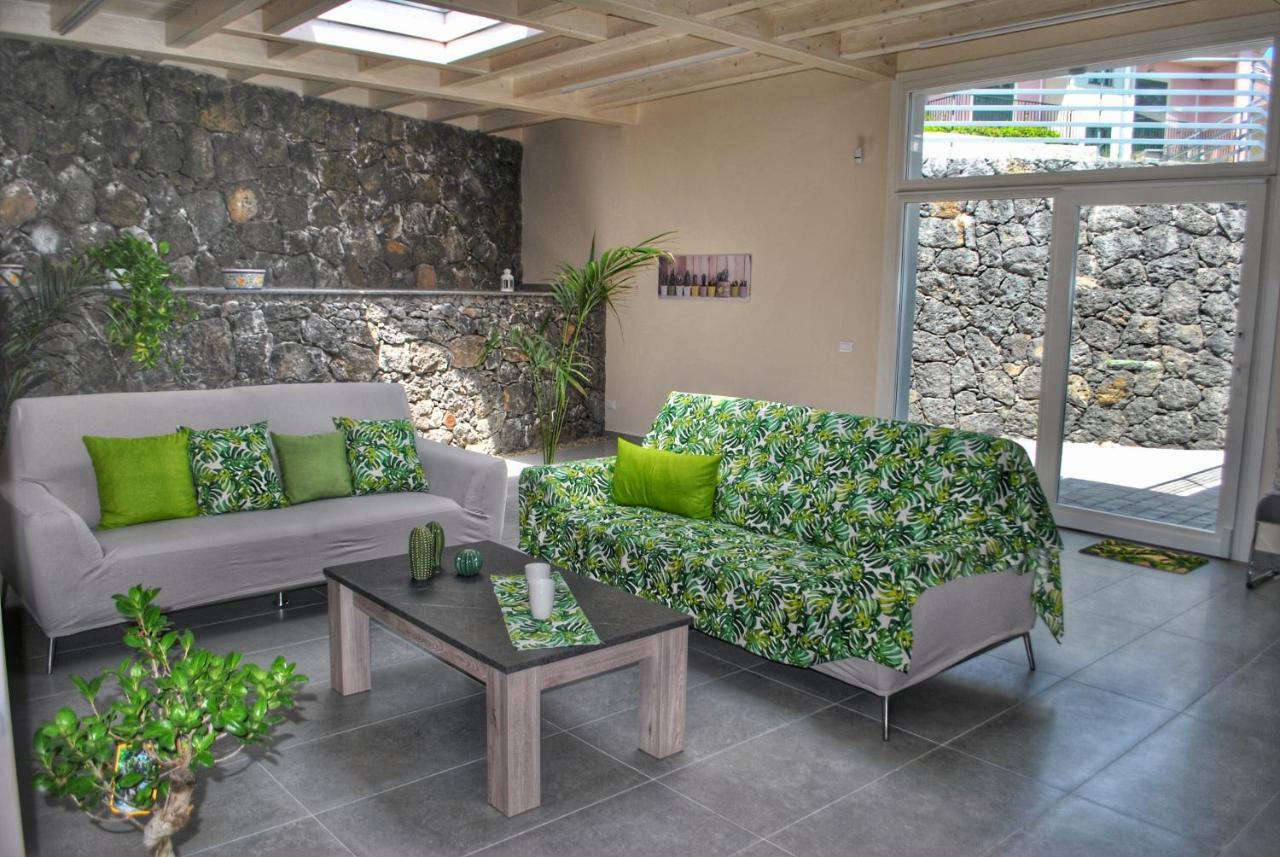 Villa Dedalisa By Holidayngo Acireale Exterior photo