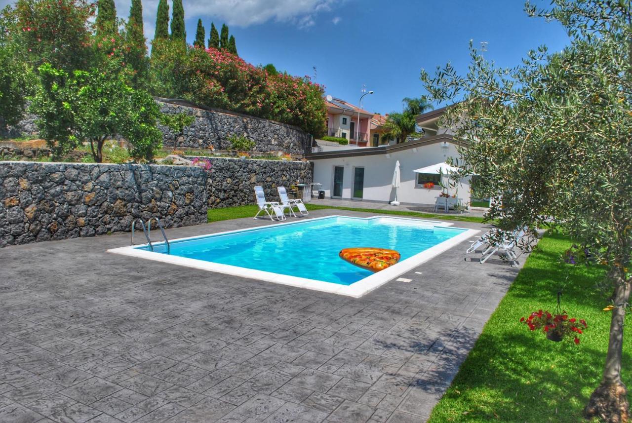 Villa Dedalisa By Holidayngo Acireale Exterior photo